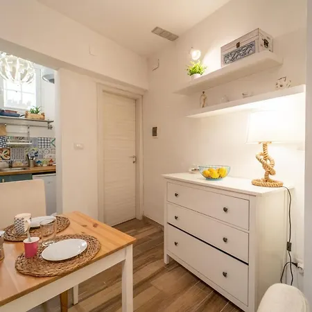 Apartment Guesthost - Casa Borbonica Cozy In Ortigia Ground Floor Syrakus